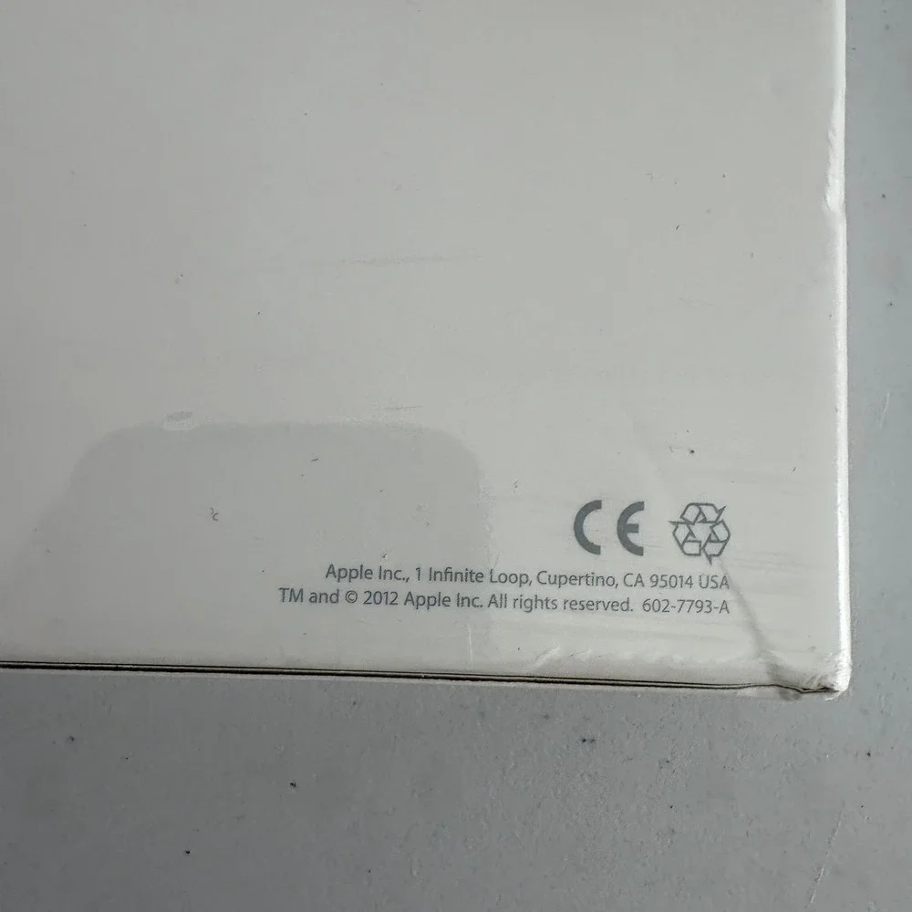 Apple USB SuperDrive A1379 External CD DVD Optical Drive MD564ZM/A New Sealed